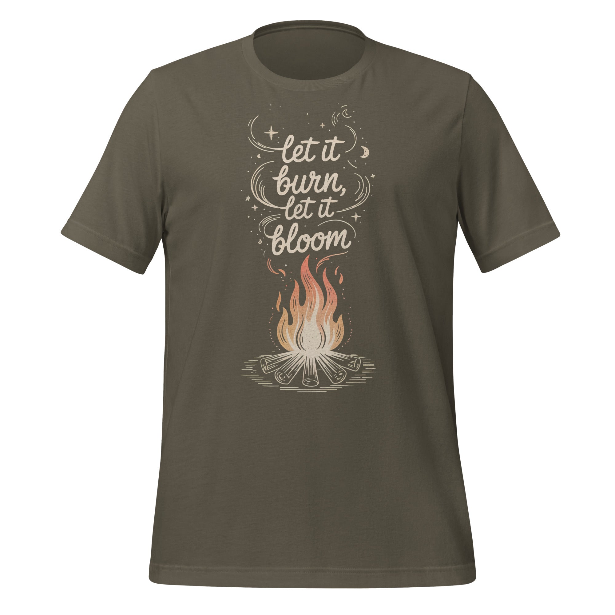 T-shirt unisexe vert kaki avec un design bohème d’un feu de camp, des flammes orangées et blanches, et le texte "Let it burn, let it bloom" avec des étoiles.