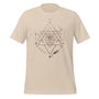 T-shirt unisexe beige avec un design spirituel d’une Merkaba géométrique entourée de plumes, gouttes et motifs célestes, style bohème.