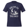 T-shirt unisexe bleu foncé avec un design inspirant "Dream On Dreamer", paysage de montagne et lune étoilée, style aventure.