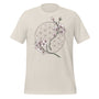 T-shirt unisexe beige avec un design bohème d’une fleur de vie géométrique ornée de fleurs de sakura blanches et roses, style spirituel.