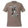 T-shirt unisexe beige avec un design spirituel "Free Spirit", oiseau en vol et rayons, style minimaliste.