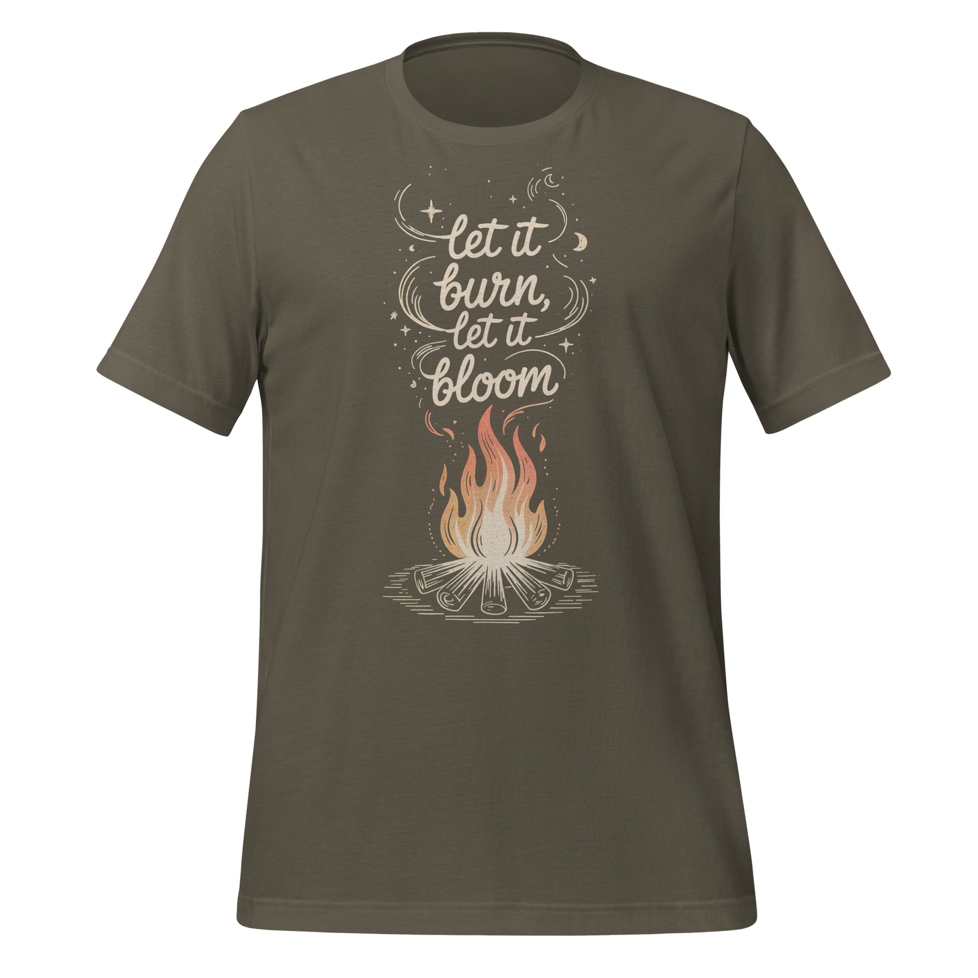 T-shirt unisexe vert kaki avec un design bohème d’un feu de camp, des flammes orangées et blanches, et le texte "Let it burn, let it bloom" avec des étoiles.