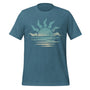 T-shirt unisexe bleu avec un design minimaliste de soleil couchant sur la mer, style nature et sérénité.