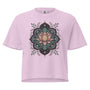 T-shirt boho rose avec mandala floral et lotus, astres et feuilles, 100% coton, style tee shirt bohème élégant et serein.