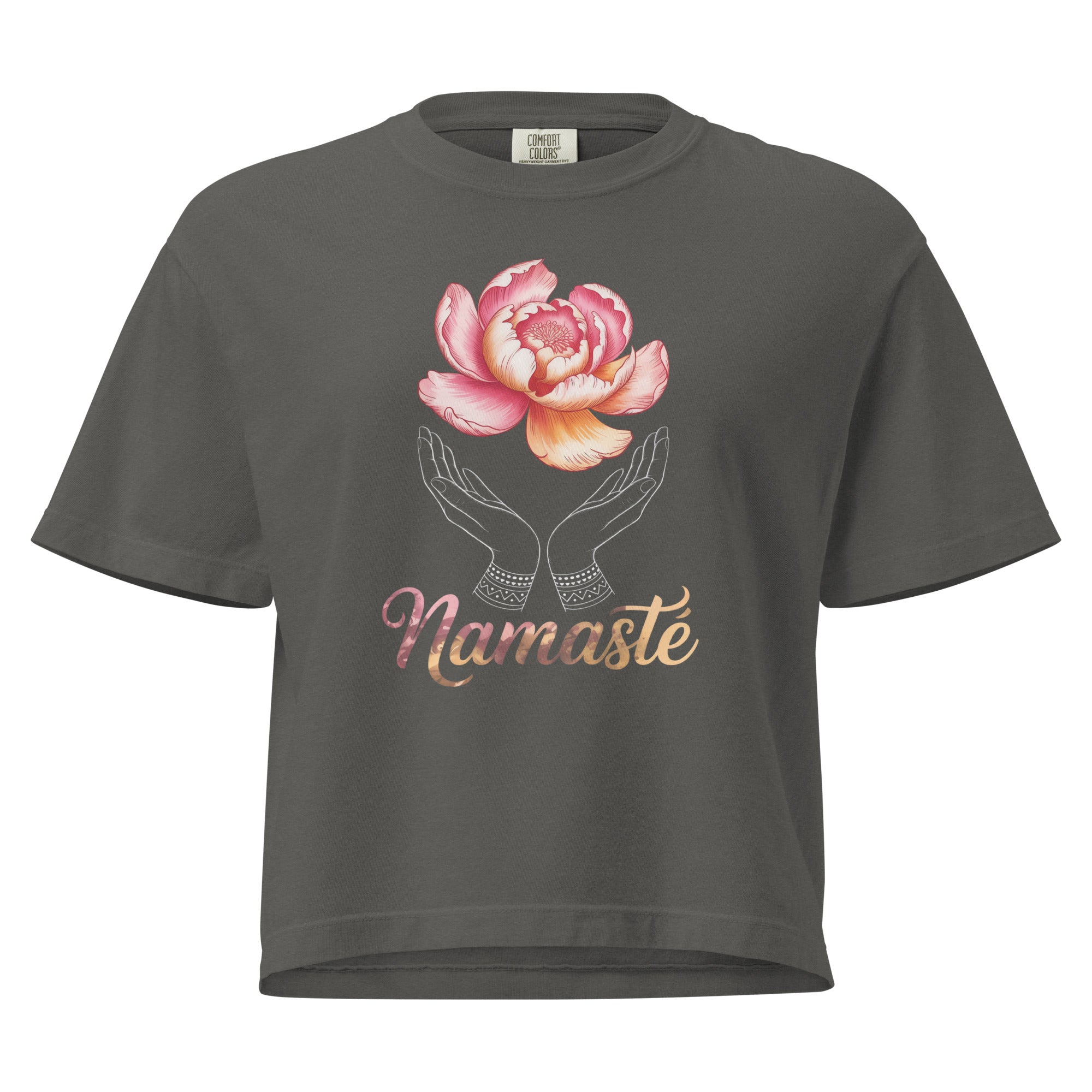 T-shirt boho gris avec pivoine, mains et “Namaste”, 100% coton, style tee shirt bohème paisible et harmonieux.
