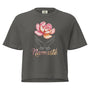 T-shirt boho gris avec pivoine, mains et “Namaste”, 100% coton, style tee shirt bohème paisible et harmonieux.