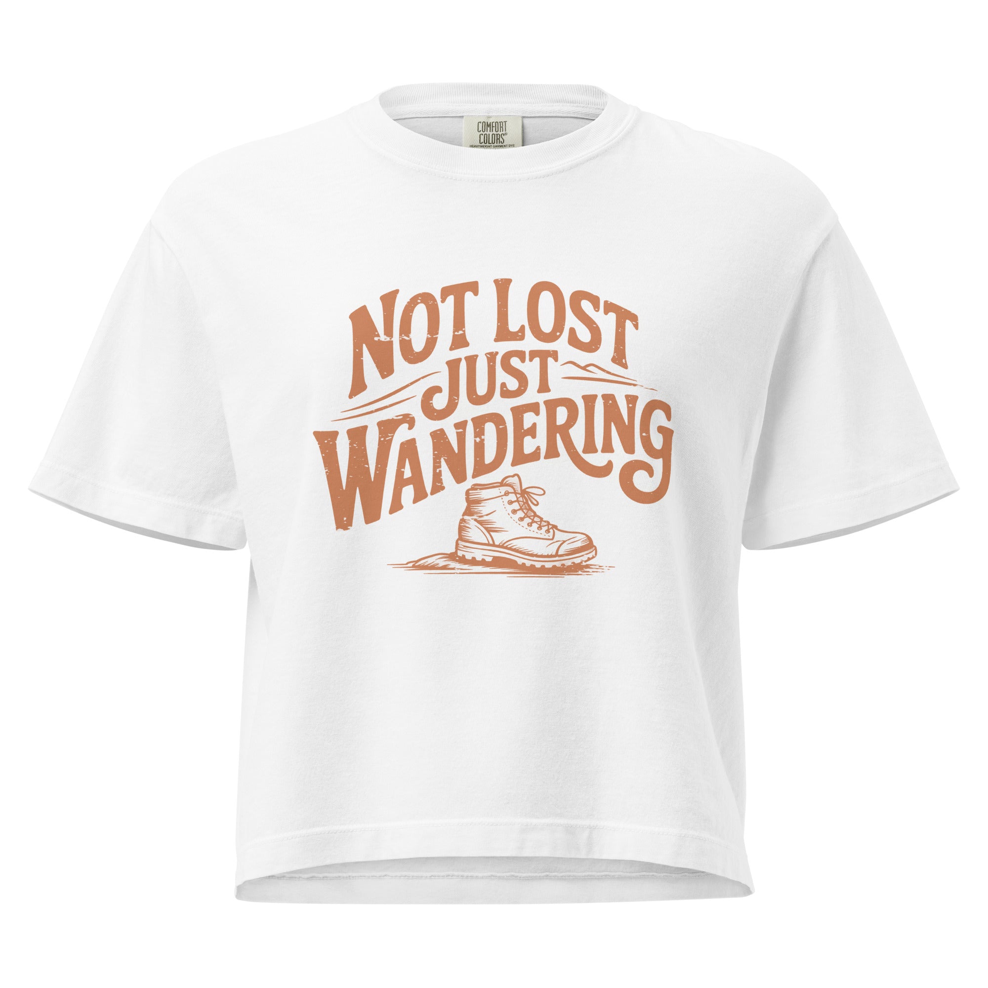 T-shirt épais boxy blanc avec motif "Not Lost Just Wandering" au recto, 100% coton américain, style aventure décontracté.