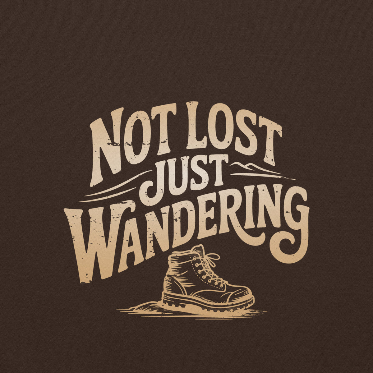 Hoodie unisexe chocolat foncé, vue de face, lettrage vintage « Not Lost Just Wandering » et botte de randonnée