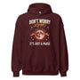 Hoodie unisexe bordeaux, vue de face, imprimé d'une pleine lune et de phases de lune avec le slogan « DON'T WORRY Luna IT'S JUST A PHASE »