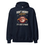 Hoodie unisexe bleu marine, vue de face, imprimé d'une pleine lune rouge entourée de phases de lune avec le slogan « DON'T WORRY Luna IT'S JUST A PHASE »
