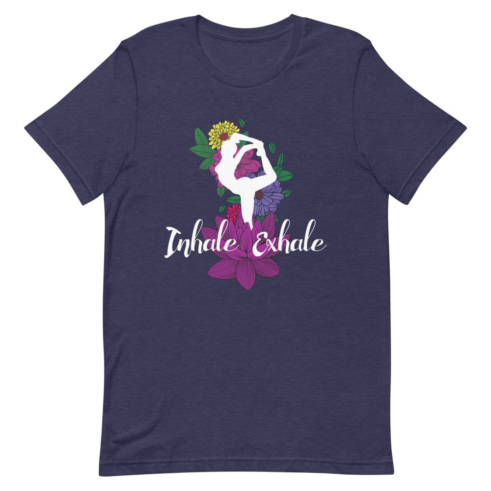 T-shirt "Inhale Exhale" avec Silhouette de Yoga et Fleurs – Floral et Méditatif