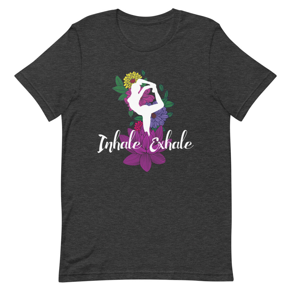 T-shirt "Inhale Exhale" avec Silhouette de Yoga et Fleurs – Floral et Méditatif