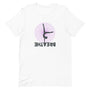 T-shirt blanc unisexe avec un design bohème affichant une silhouette noire en pose de yoga (arbre) au centre d’un mandala rose pâle, avec le texte "BREATHE" en lettres majuscules noires.