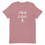 -shirt unisexe rose pâle avec un design zen "Inhale Exhale repeat", silhouette de yoga en méditation, style spirituel.