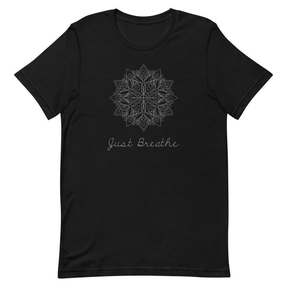 T-shirt unisexe noir avec un design zen "Just Breathe" et un mandala blanc détaillé, style spirituel.