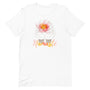 T-shirt blanc unisexe avec un design bohème d’un lotus rose et orange tenu par des mains, accompagné du mot "Namasté" en dégradé rose, orange et jaune.
