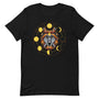 T-shirt noir unisexe avec un design bohème d’une tête de loup à crinière multicolore orange, rouge, violet et bleu, entourée d’un cercle doré représentant les phases de la lune.