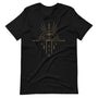 T-shirt noir unisexe avec un design bohème d’un soleil levant beige et doré en demi-cercle, intégré à un attrape-rêves, entouré de motifs géométriques comme des rayons et des lignes, avec des pendentifs en losanges et triangles.