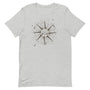 T-shirt gris clair unisexe avec un design bohème d’un soleil beige et marron orné d’un visage stylisé, entouré de motifs cosmiques comme des étoiles, des rayons et des cercles.