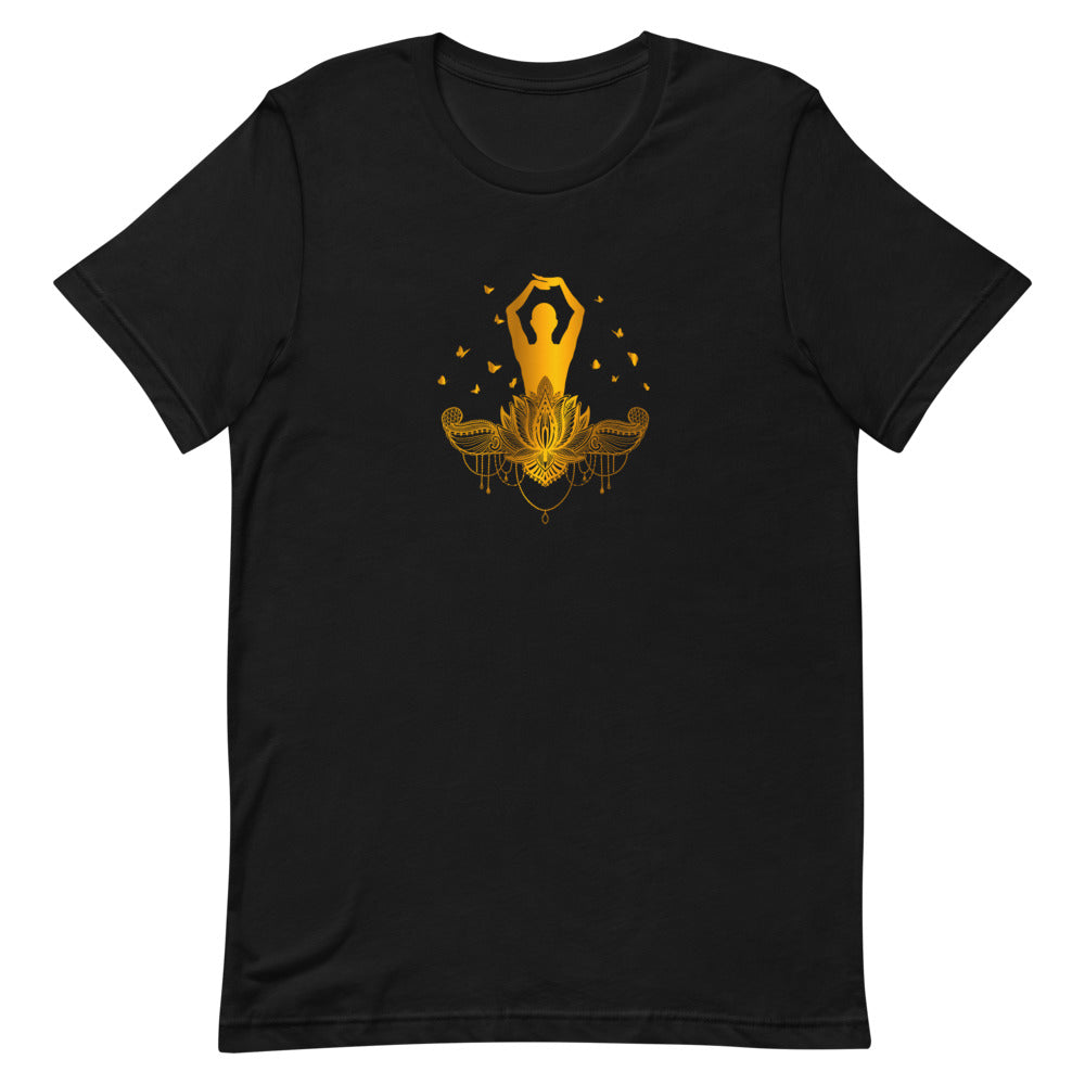 T-shirt avec Silhouette de Yoga et Lotus Doré avec Papillons – Gracieux et Éthéré